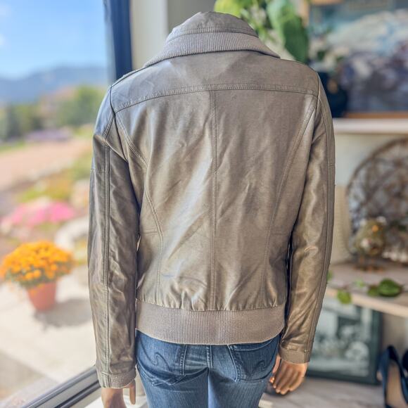 Bernardo Faux Leather Distressed Bomber Jacket/Moto Jacket, Women's Size Medium - Picture 6 of 9